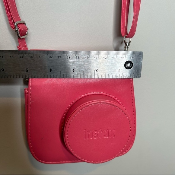 Instasize pink camera case - Picture 4 of 11